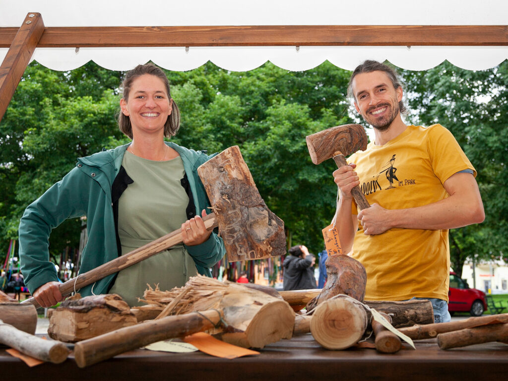 Holz-Hämmer gab es beim Krapoldi zu kaufen.